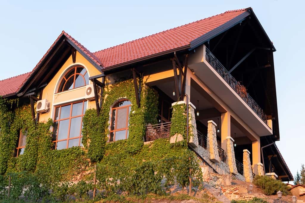 chateau-vartely-winery-restaurant-building-sunset (1)